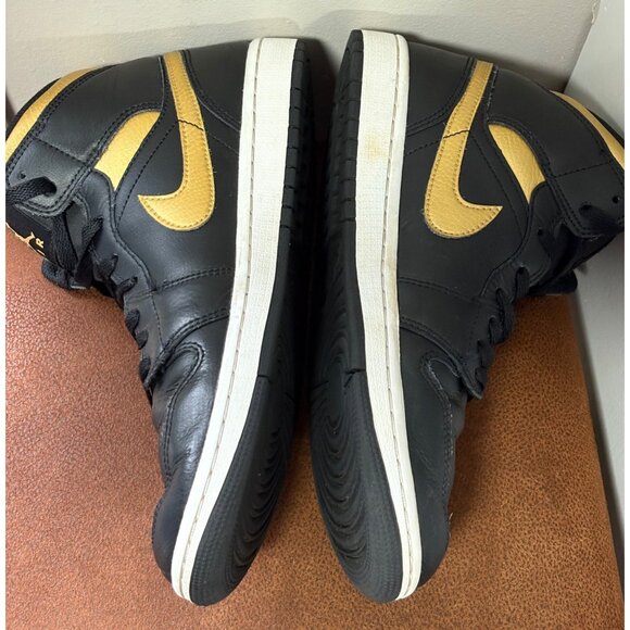 Air Jordan 1 Mid Top Black Metallic Gold Leather Sneaker Men´s 8.5 DQ8426-071 - Picture 4 of 10